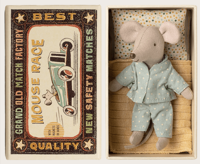 Hovedbilde Maileg Little brother Mouse in matchbox blå pysj